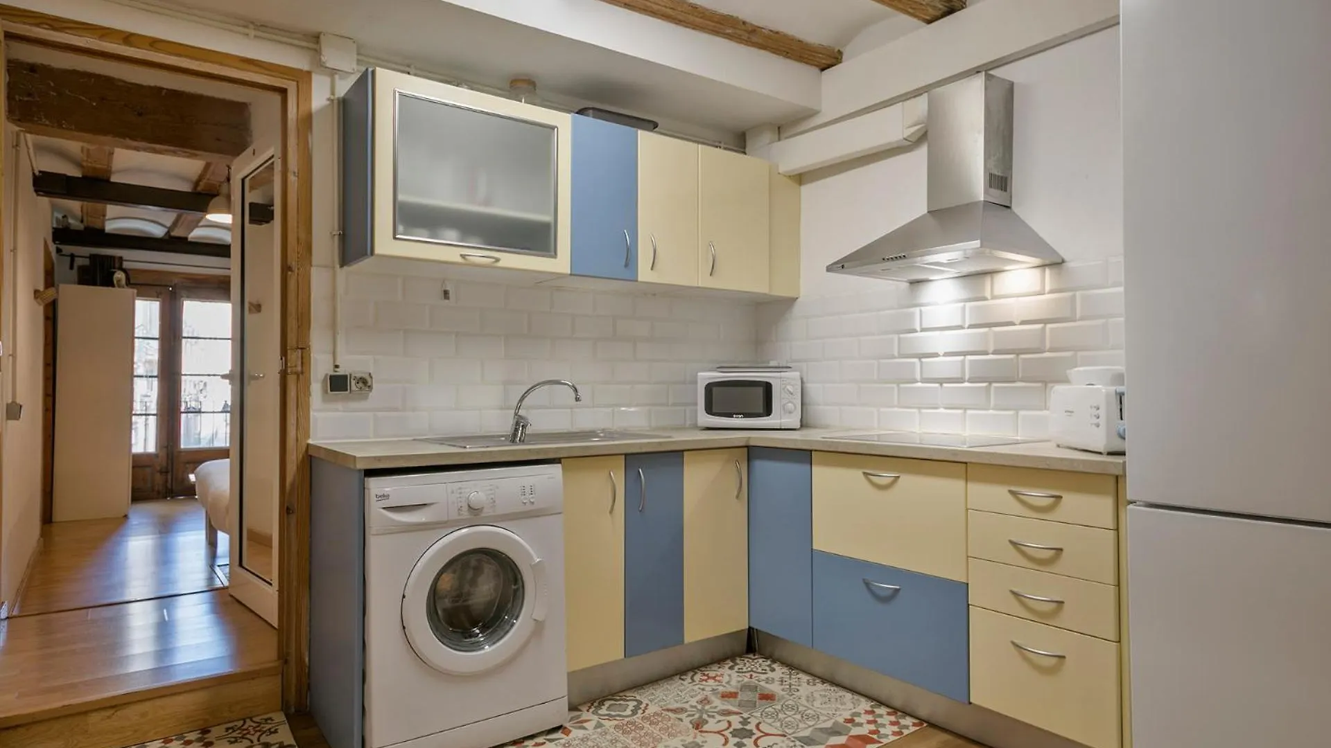 Encanto En Las Ramblas: Espacio Perfecto Para 9 Apartment Barcelona