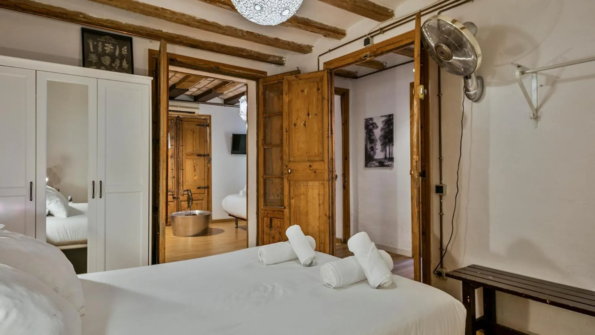 Encanto En Las Ramblas: Espacio Perfecto Para 9 Apartment Barcelona