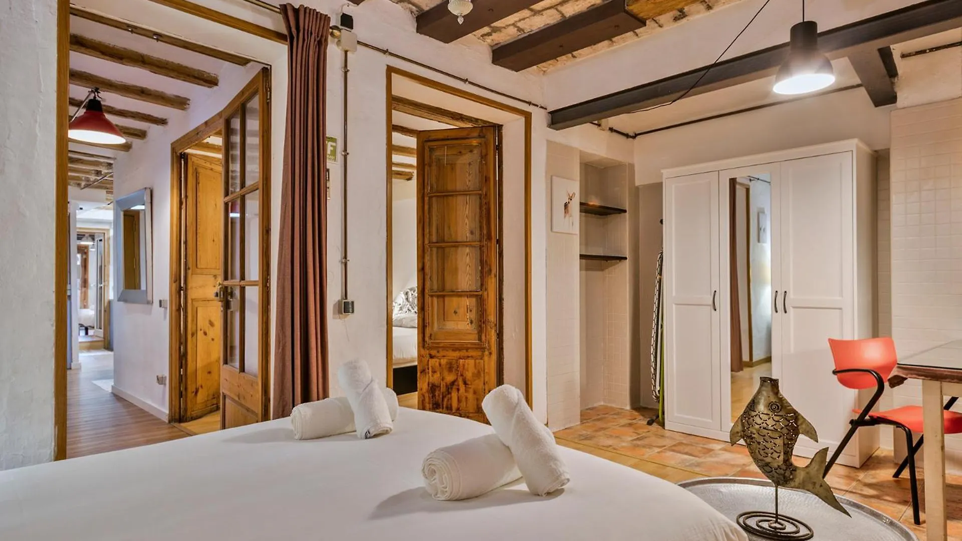 Encanto En Las Ramblas: Espacio Perfecto Para 9 Apartment Barcelona